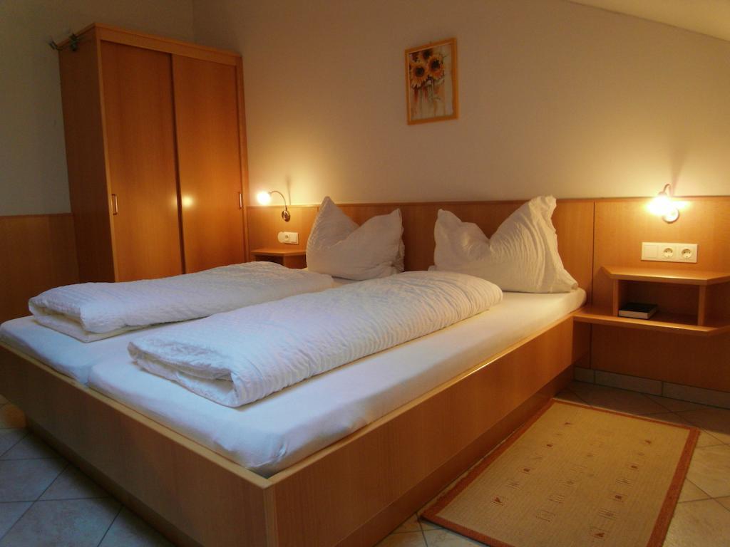 Weinhotel Kirchenwirt Gols Room photo