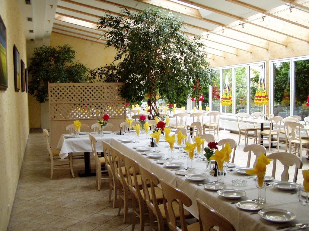Weinhotel Kirchenwirt Gols Exterior photo