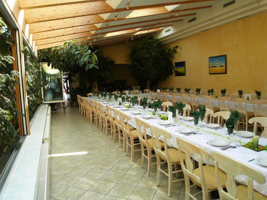 Weinhotel Kirchenwirt Gols Exterior photo