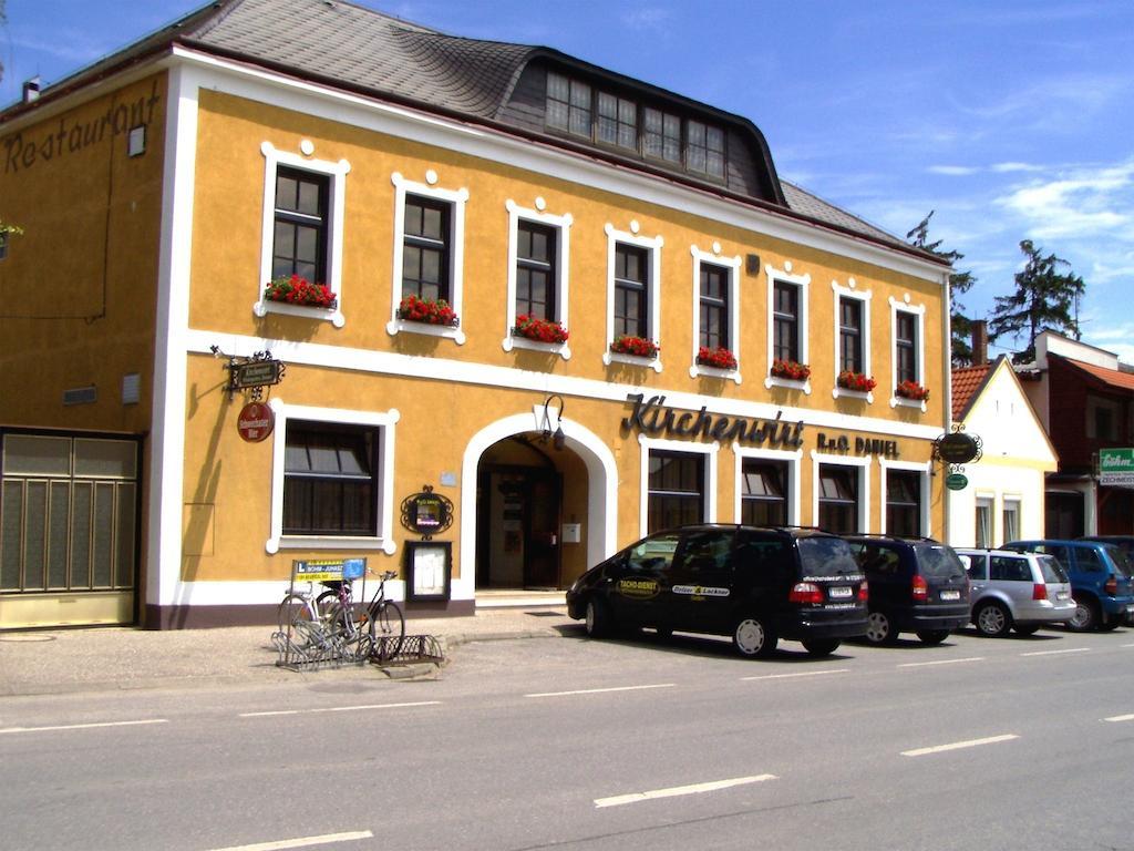 Weinhotel Kirchenwirt Gols Exterior photo