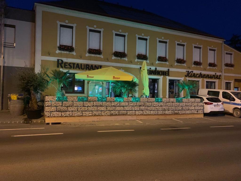 Weinhotel Kirchenwirt Gols Exterior photo